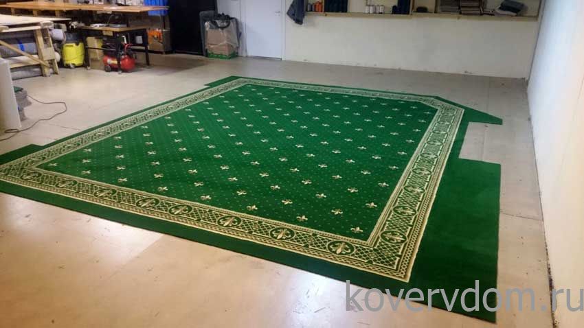 Полушерстяной ковер LILIA зеленый с бордюром нестандартного размера и формы Полушерстяной ковер LILIA зеленый с бордюром нестандартного размера и формы